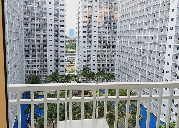 Azren's Oasis Moa Pasay Pool View Aparthotel